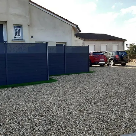 Superbe Appartement Renove 4 Personnes Le Zen Scandi Au Centre Ville - Draps - Serviettes Parking - La Roche-Chalais Exterior photo